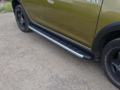 Пороги алюминиевые ТСС с накладкой серебристые для Renault Sandero Stepway 2014-2018